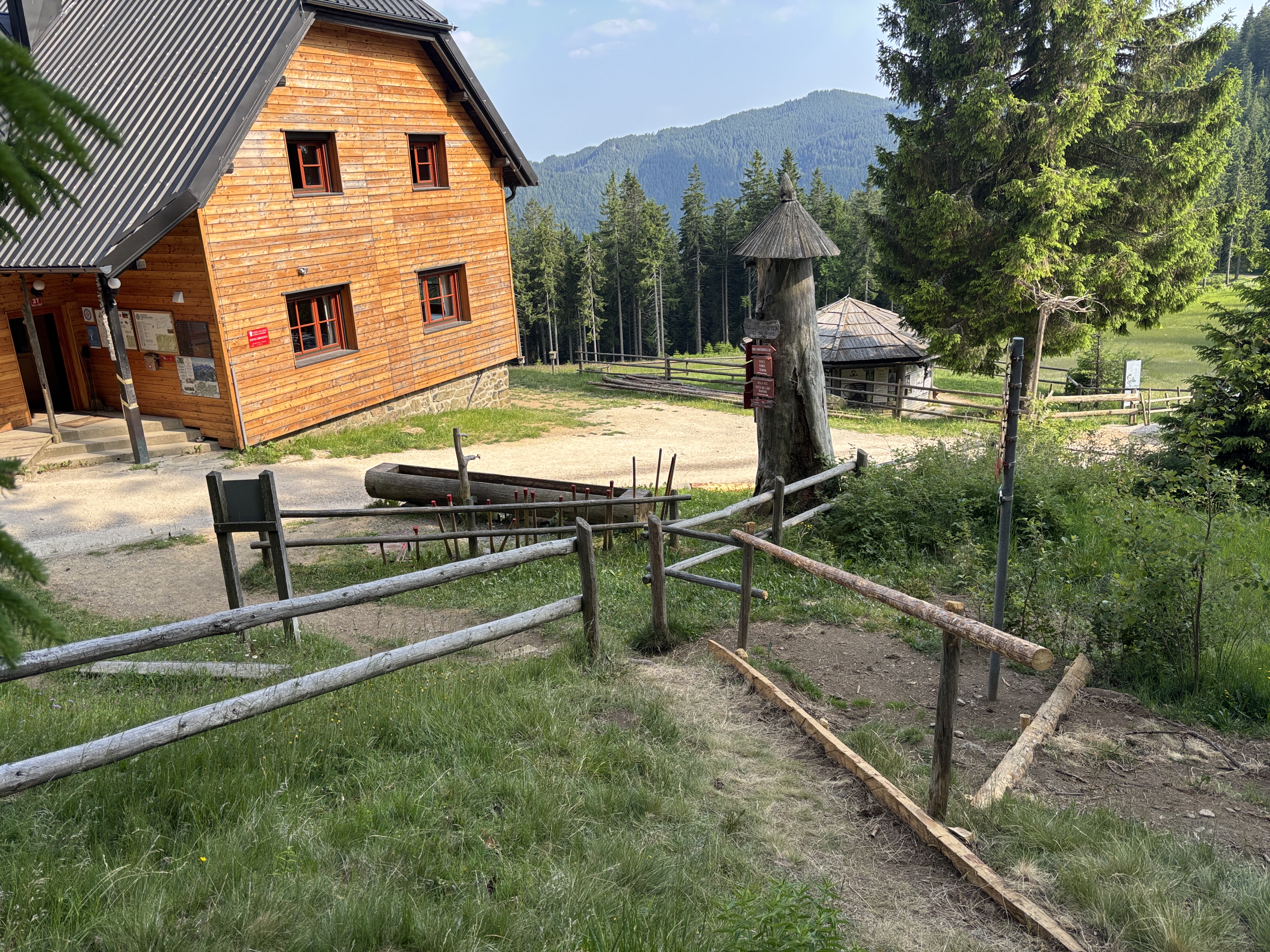 Prenovljena planinska pot iz Doma na Smrekovcu do vrha Smrekovca